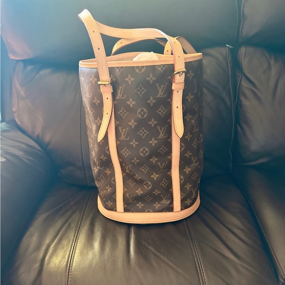 Louis Vuitton GM Bucket Bag（Large） - Picture 2 of 11